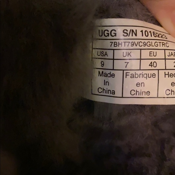 Grey Size 9 UGGs - Picture 2 of 4